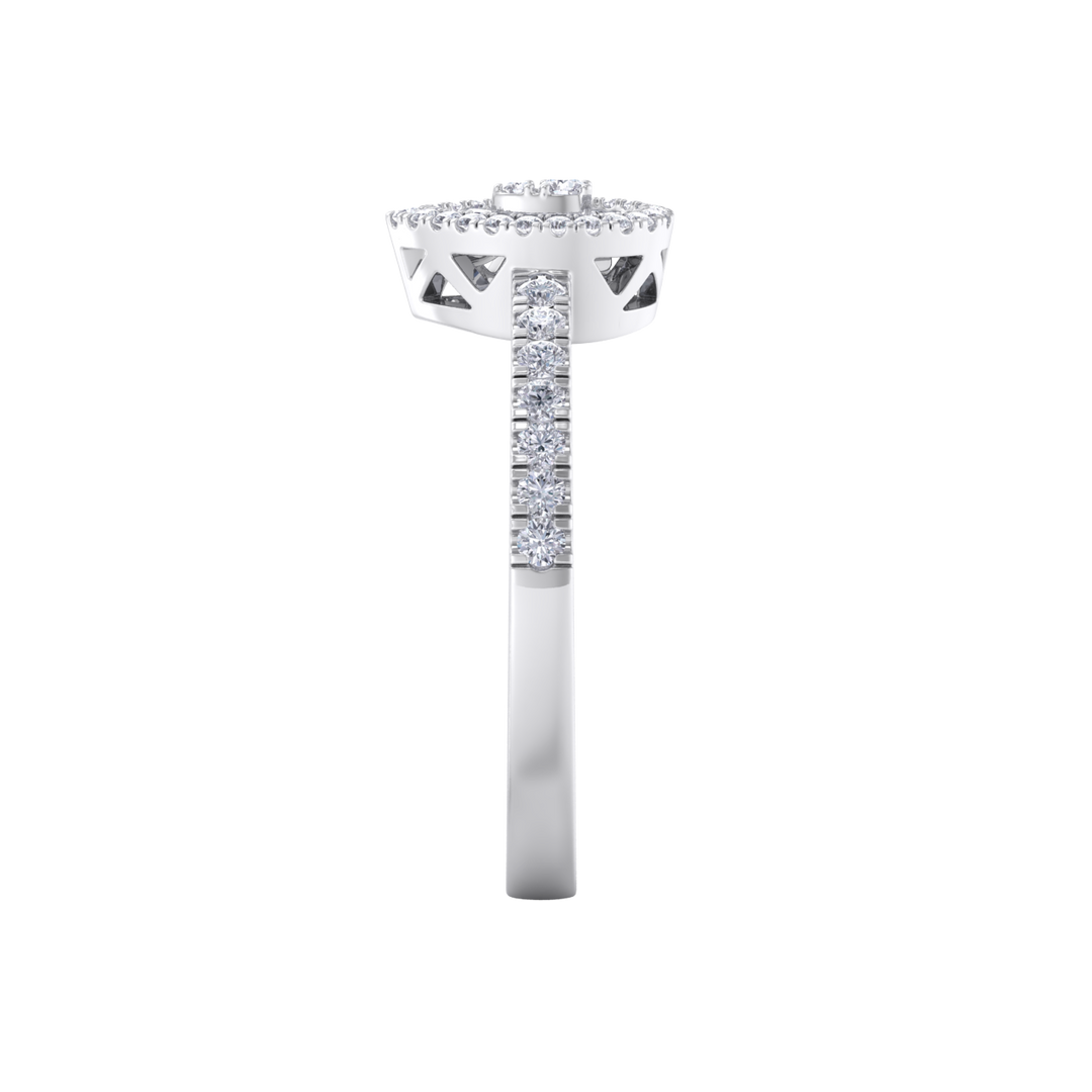 Pear ring in white gold with white diamonds of 0.68 ct in weight