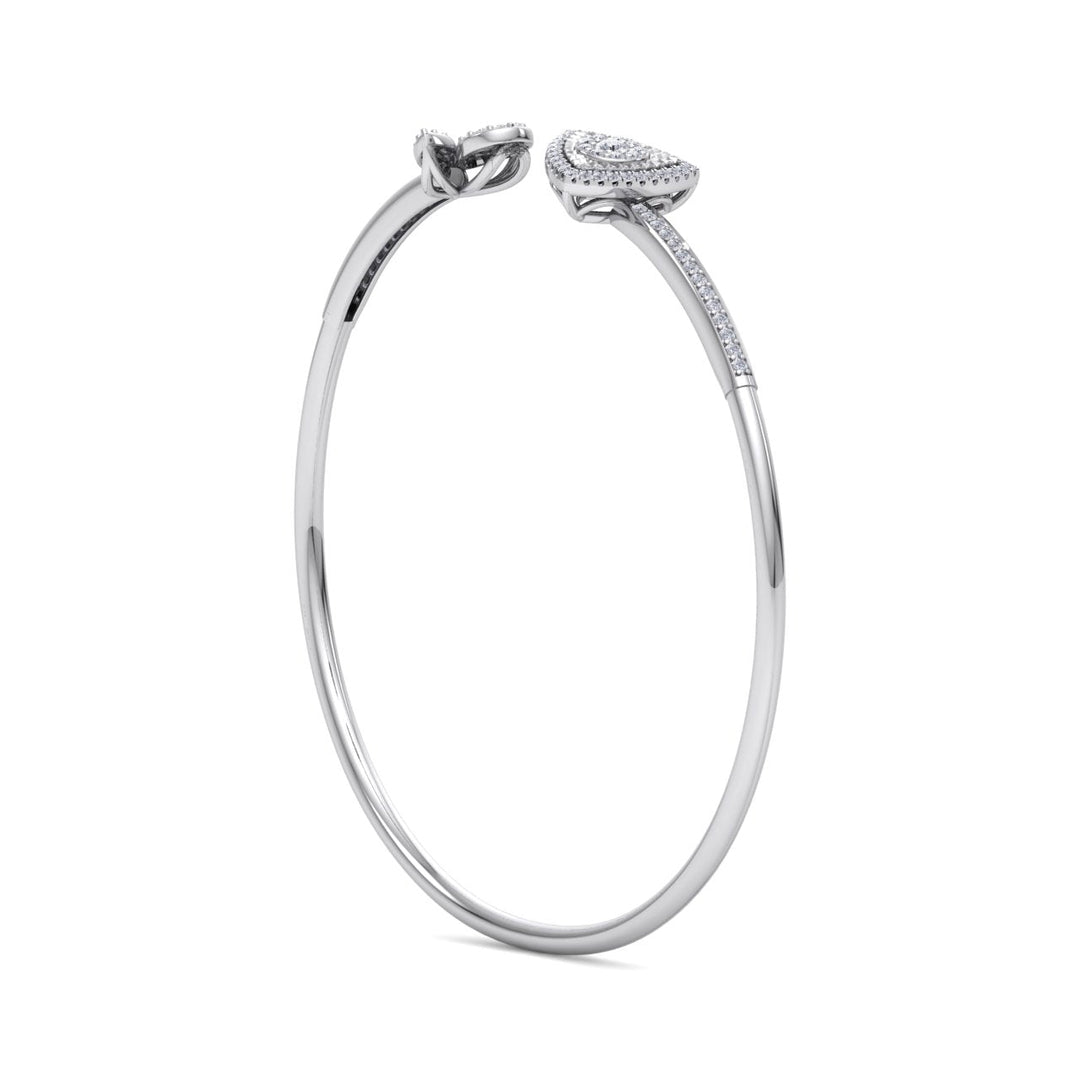 Beautiful cuff bracelet in yellow gold with white diamonds of 0.52 ct in weight