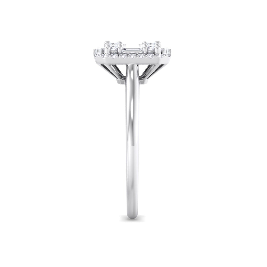 Cluster square engagement ring in white gold with white diamonds of 0.45 ct in weight