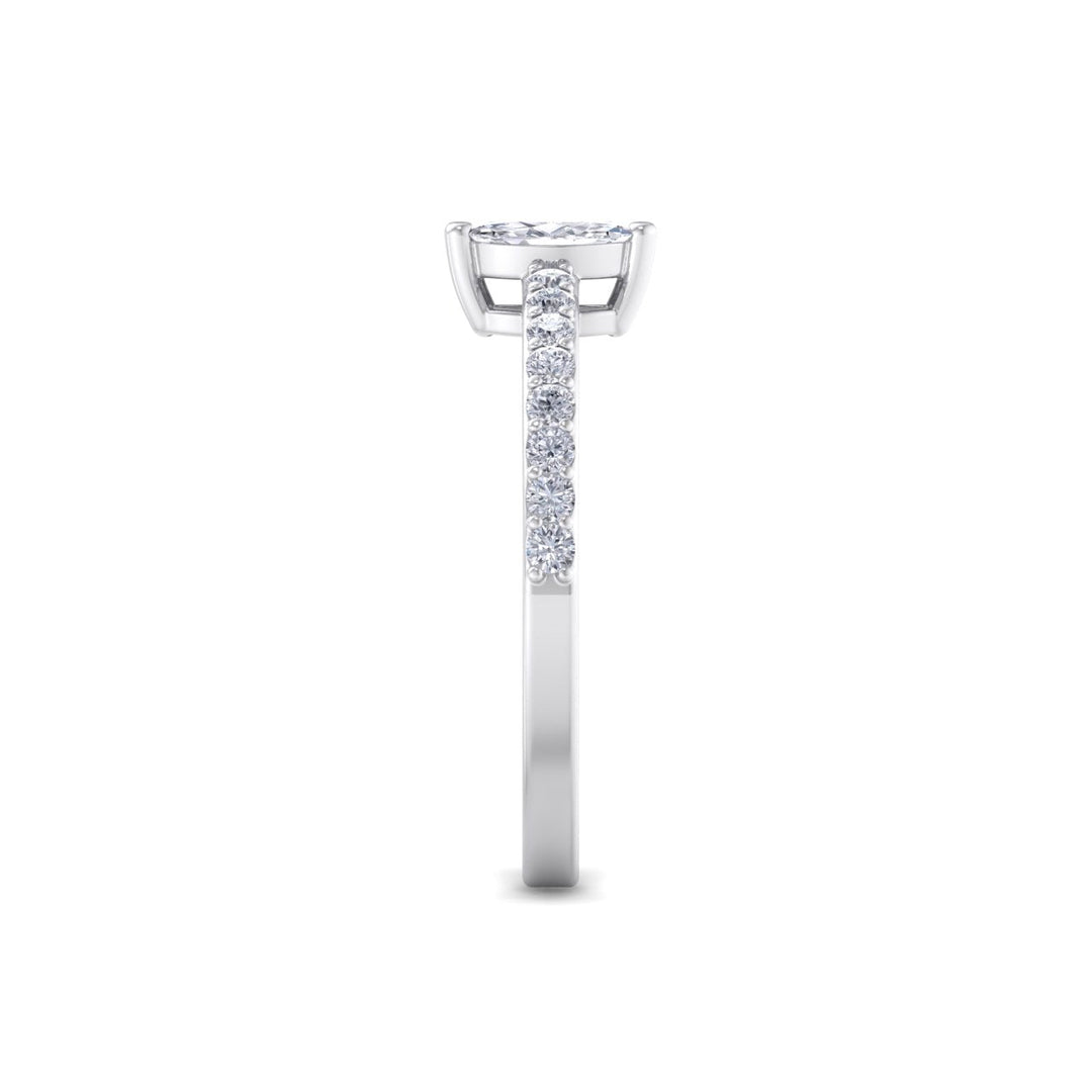 Diamond ring in white gold with white diamonds of 0.44 ct in weight