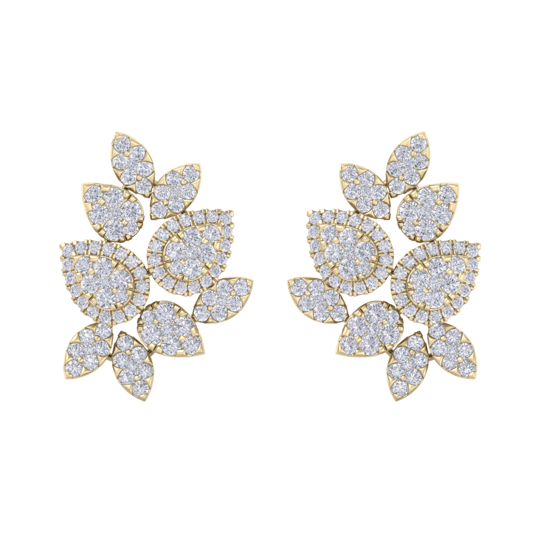 Flower shaped stud earrings in white gold with white diamonds of 3.11 ct in weight