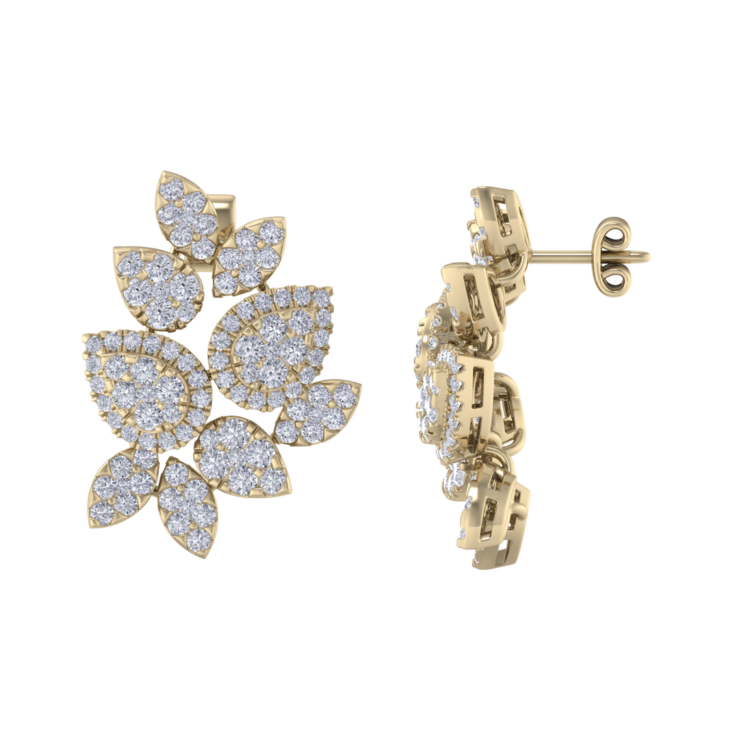 Flower shaped stud earrings in white gold with white diamonds of 3.11 ct in weight