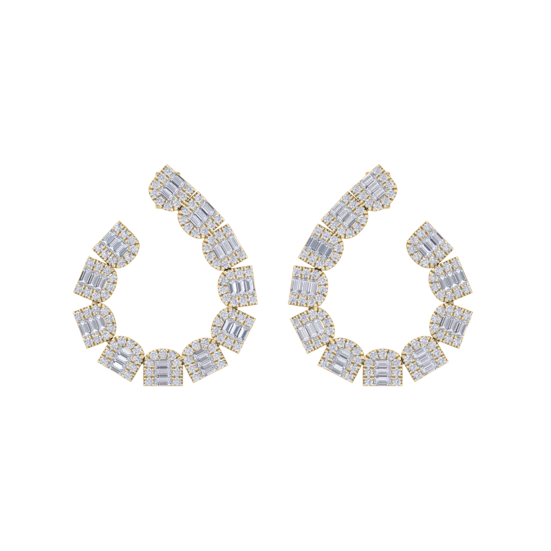 Circle studs in white gold with white diamonds of 5.82 ct in weight