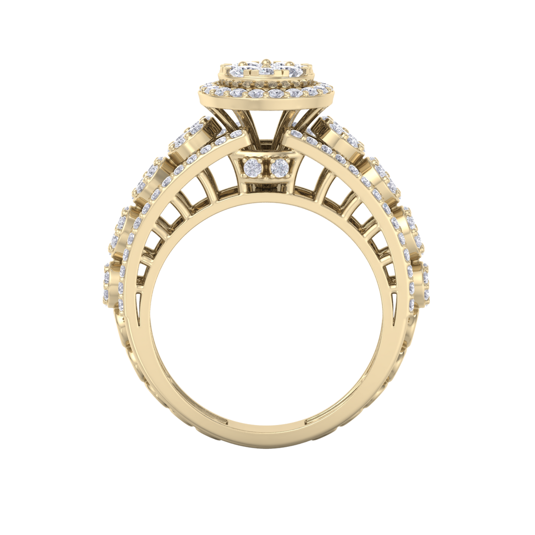 Halo cluster ring in white gold with white diamonds of 1.53 ct in weight