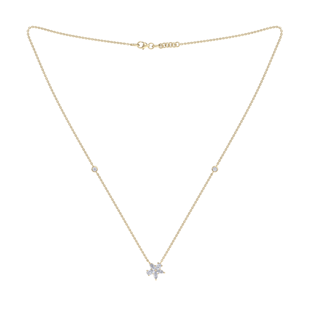 Petite flower necklace in yellow gold with white diamonds of 0.61 ct in weight