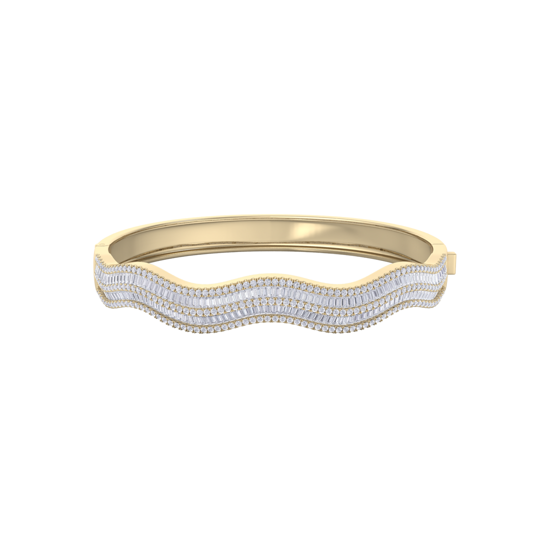 Wave bangle in rose gold with white diamonds of 3.10 ct in weight