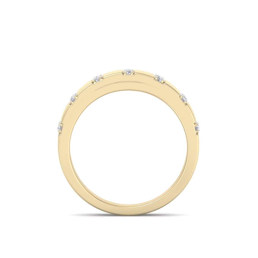 Beautiful Ring in rose gold with white diamonds of 0.21 ct in weight