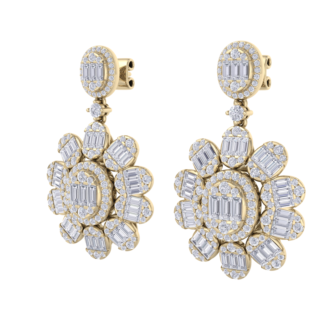 Formal chandelier earrings in yellow gold with white diamonds of 4.12 ct in weight
