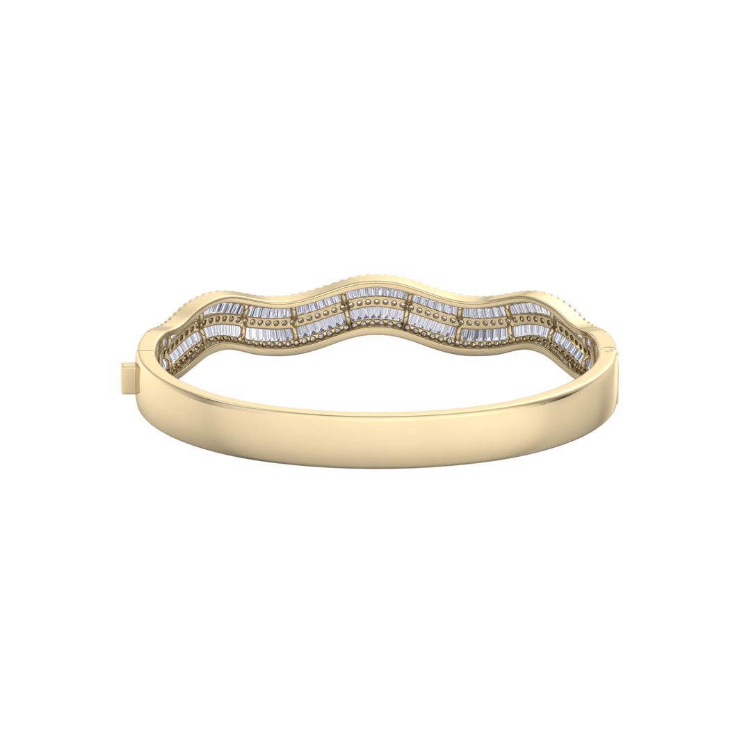 Wave bangle in rose gold with white diamonds of 3.10 ct in weight