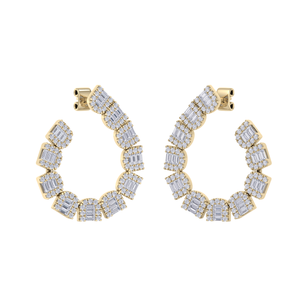 Circle studs in white gold with white diamonds of 5.82 ct in weight