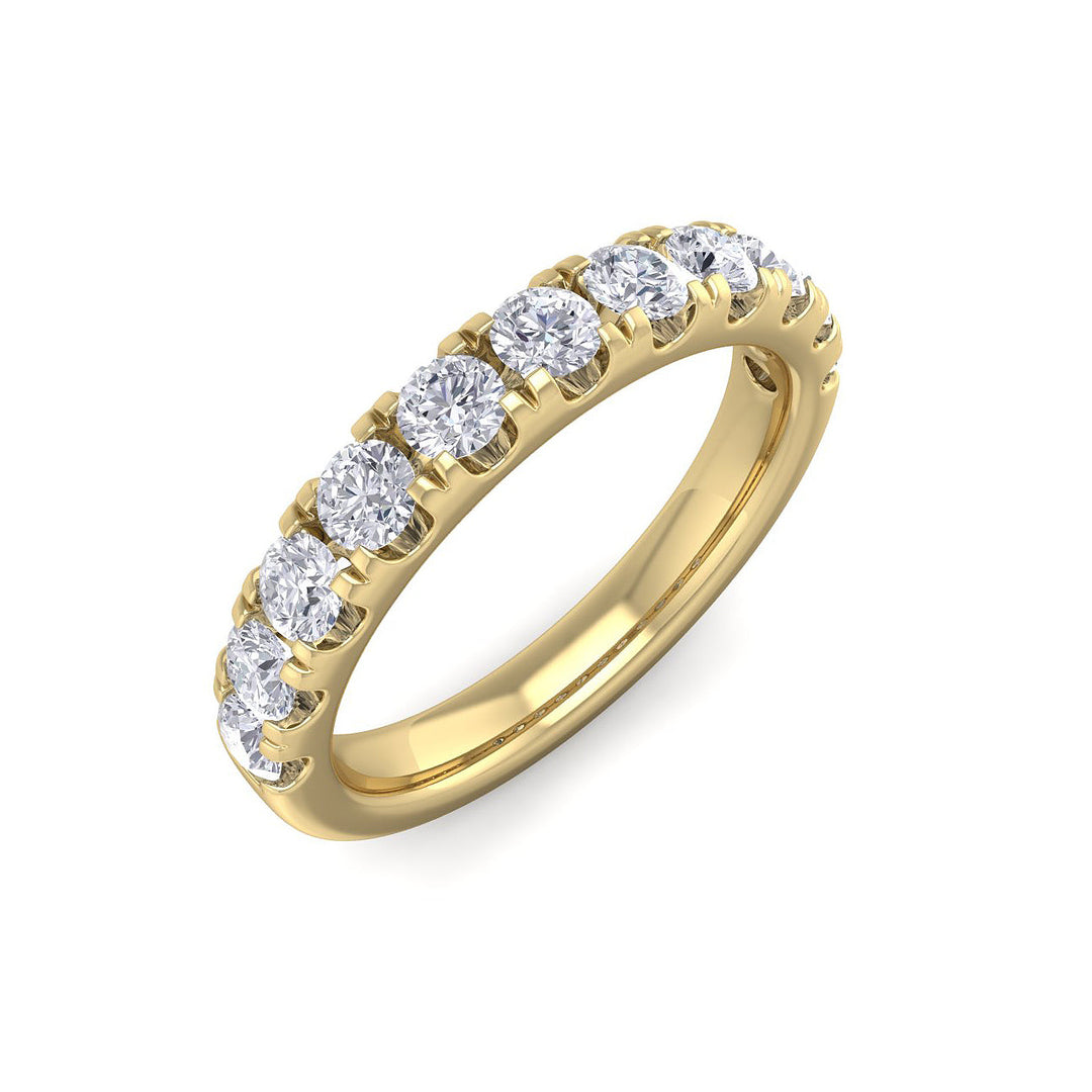 Pavé diamond ring in rose gold with medium sized white diamonds of 1.01 ct in weight