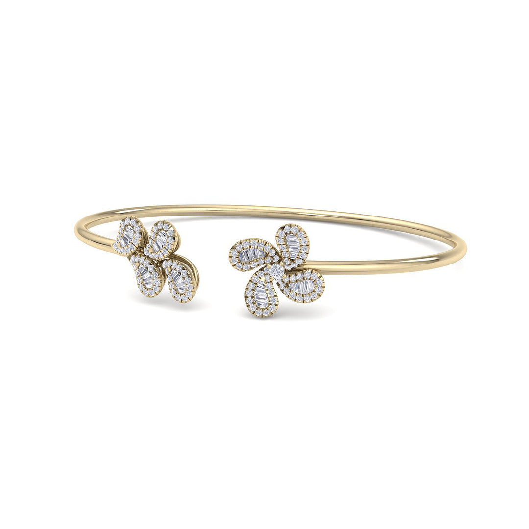 Cuff bracelet in white gold with white diamonds of 0.65 ct in weight