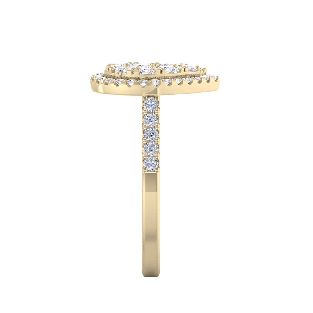 Pear cluster ring in white gold with white diamonds of 0.98 ct in weight