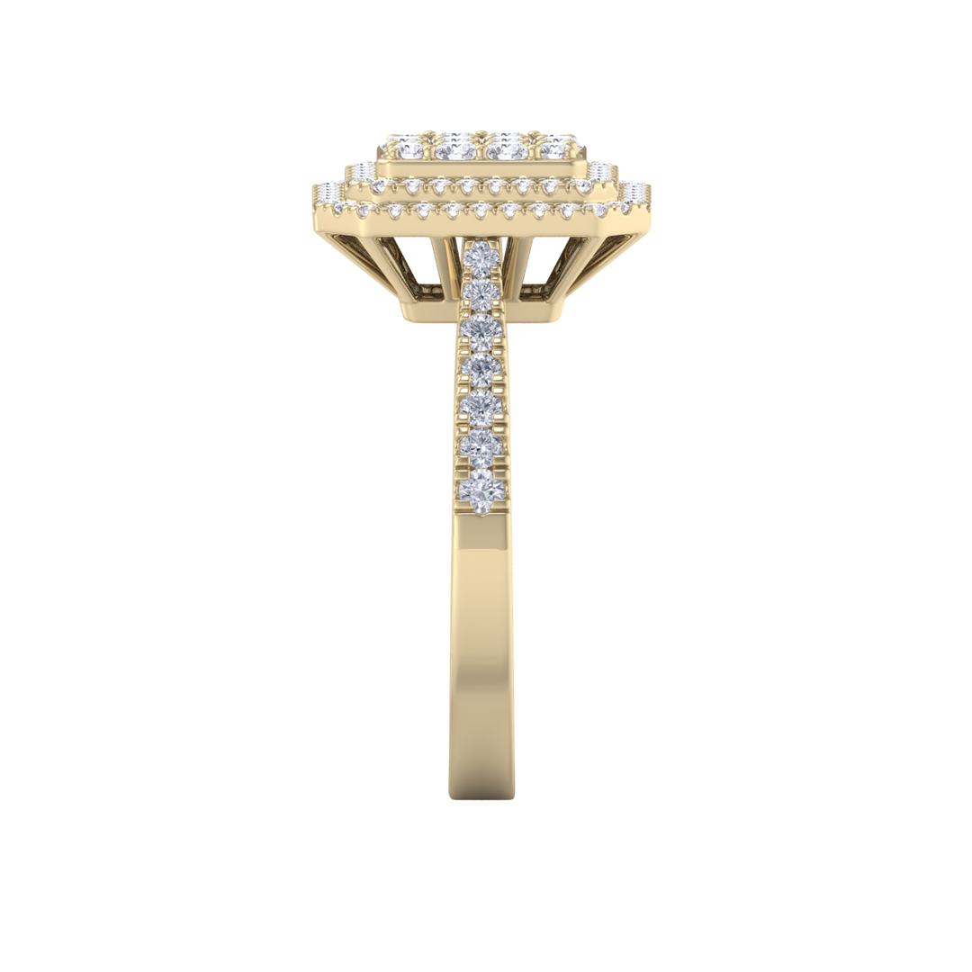 Cluster engagement ring in rose gold with white diamonds of 0.64 ct in weight