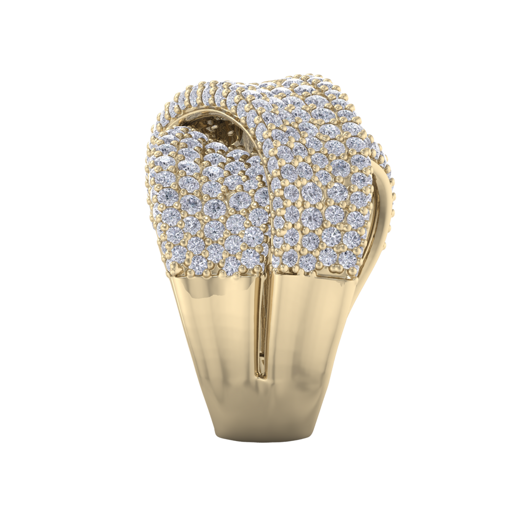 Ribbon ring in white gold with white diamonds of 3.36 ct in weight