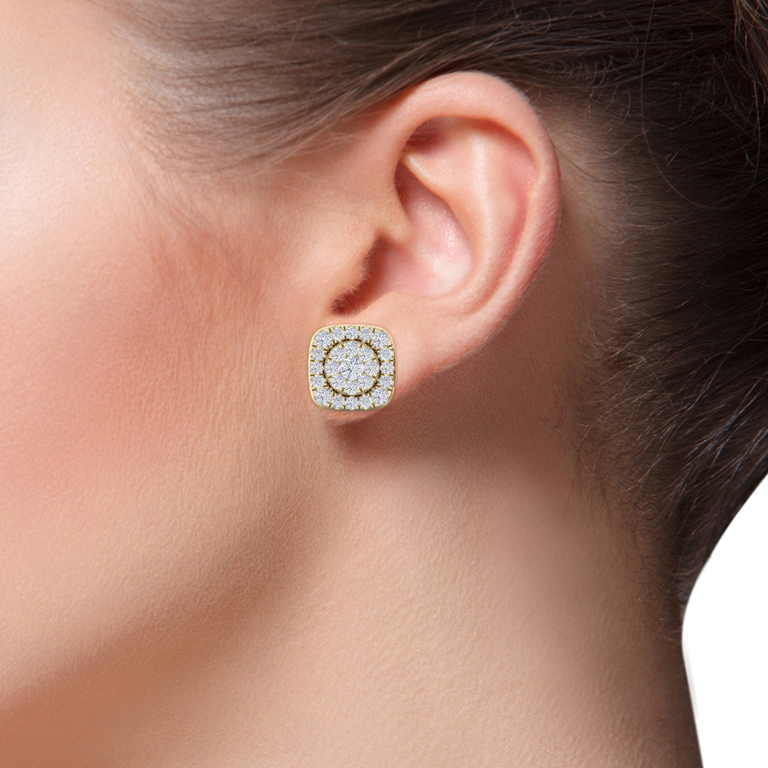 Elegant stud earrings in yellow gold with white diamonds of 0.51 ct in weight