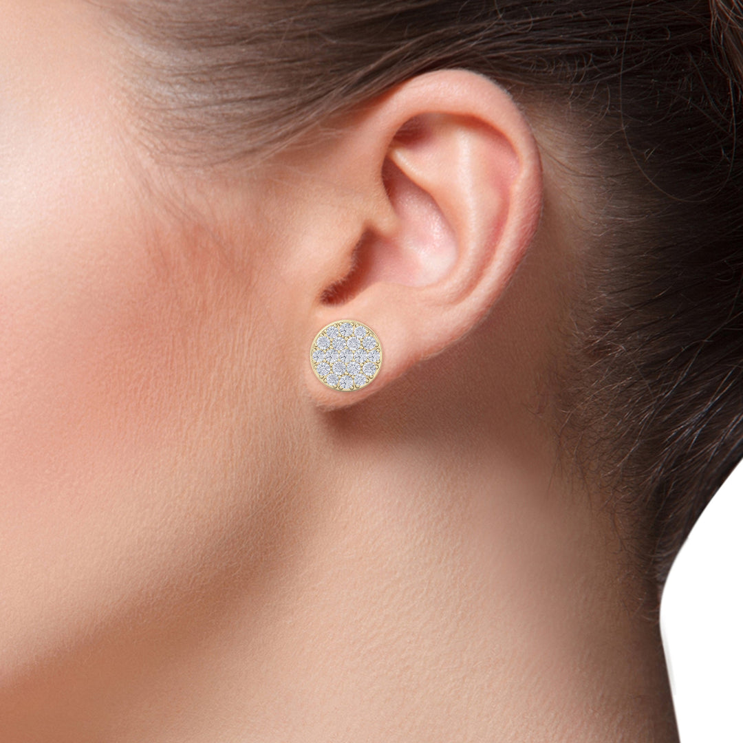 Classic round stud earrings in white gold with white diamonds of 0.26 ct in weight