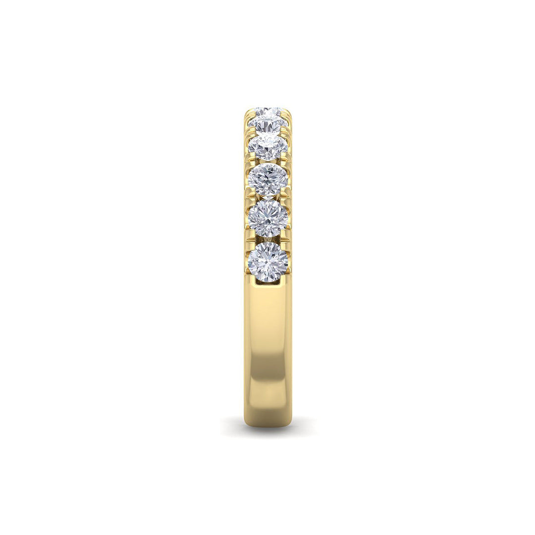 Pavé diamond ring in rose gold with medium sized white diamonds of 1.01 ct in weight