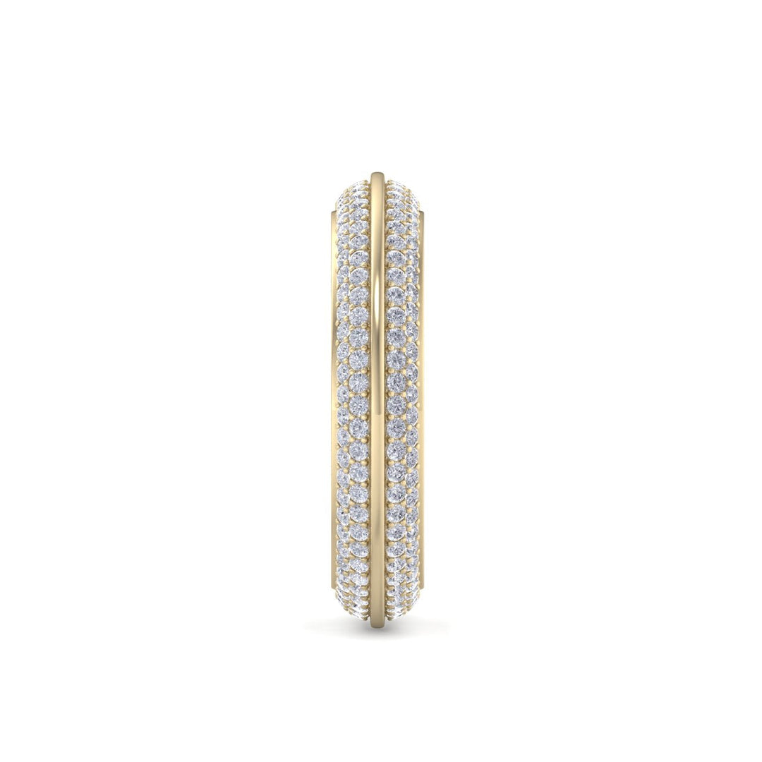 Eternity band in yellow gold with white diamonds of 0.96 ct in weight