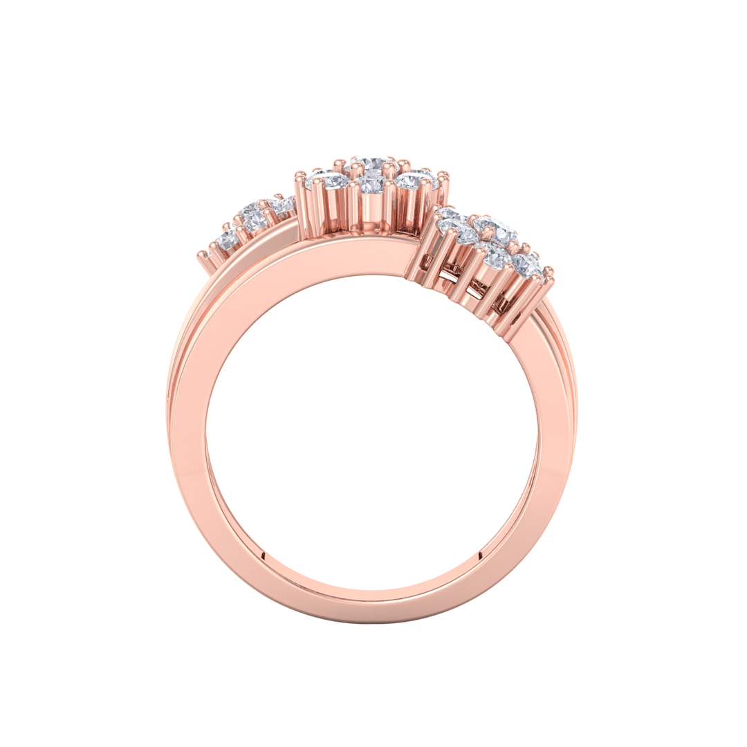Beautiful ring in white gold with white diamonds of 0.88 ct in weight