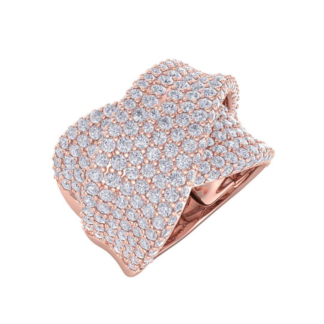 Ribbon ring in white gold with white diamonds of 3.36 ct in weight