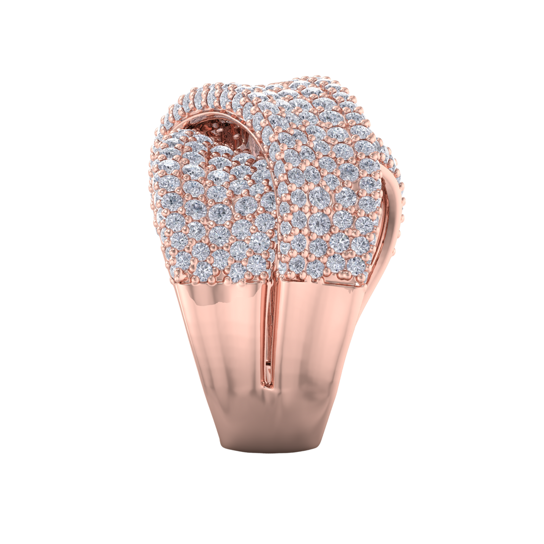 Ribbon ring in white gold with white diamonds of 3.36 ct in weight