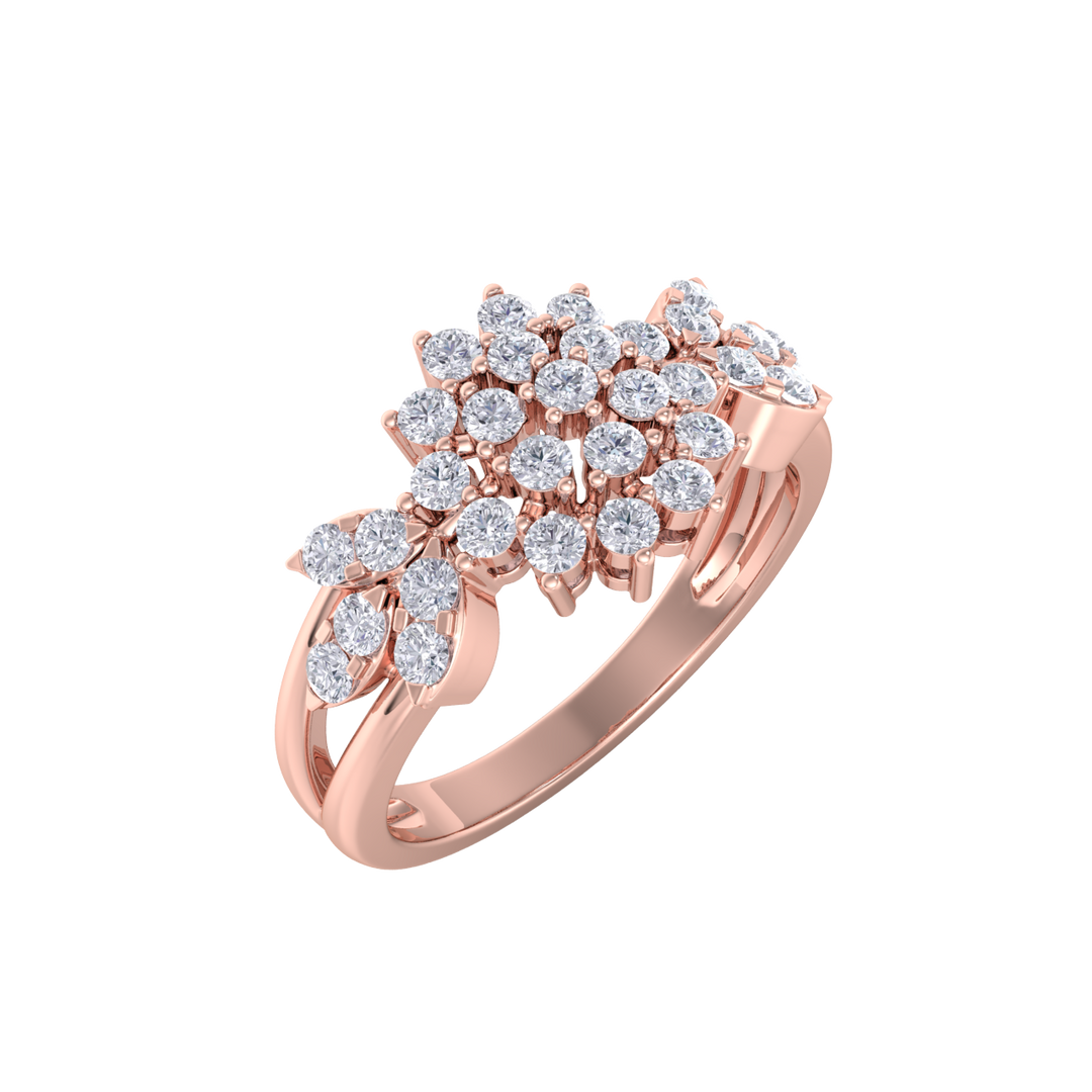 Elegant flower ring in yellow gold with white diamonds of 0.60 ct in weight