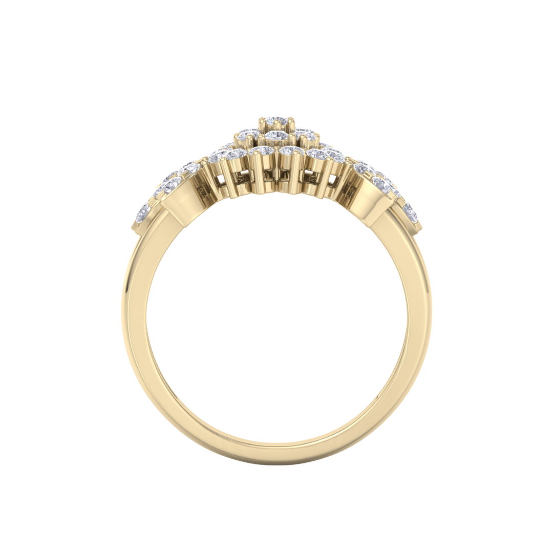 Elegant flower ring in yellow gold with white diamonds of 0.60 ct in weight
