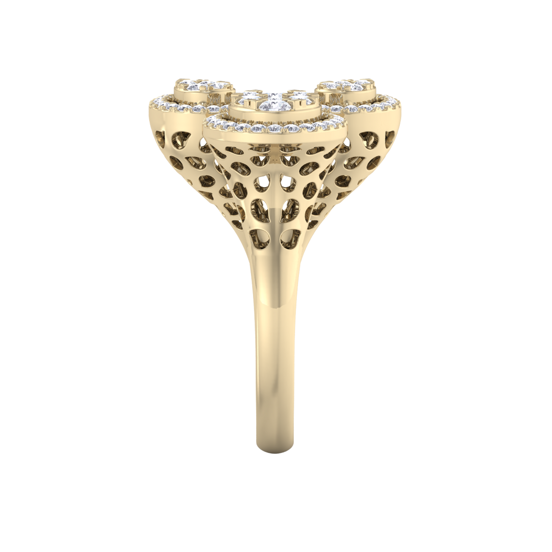 Statement ring in yellow gold with white diamonds of 0.73 ct in weight